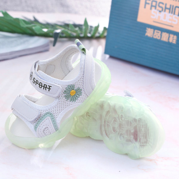 Sandale bebelusi cu plasturi velcro - mai multe modele