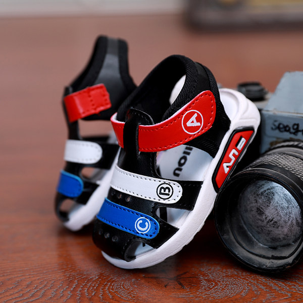 Sandale pentru bebelusi din piele ecologica cu autocolante