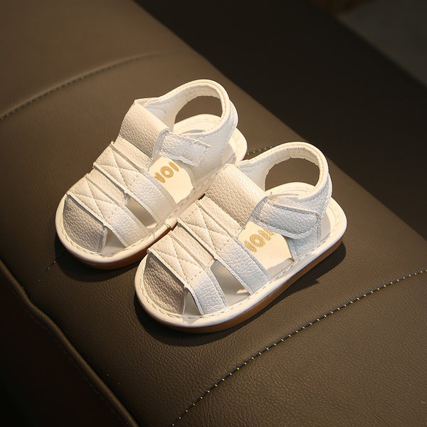 Sandale pentru bebelusi din piele ecologica cu plasture si talpa moale