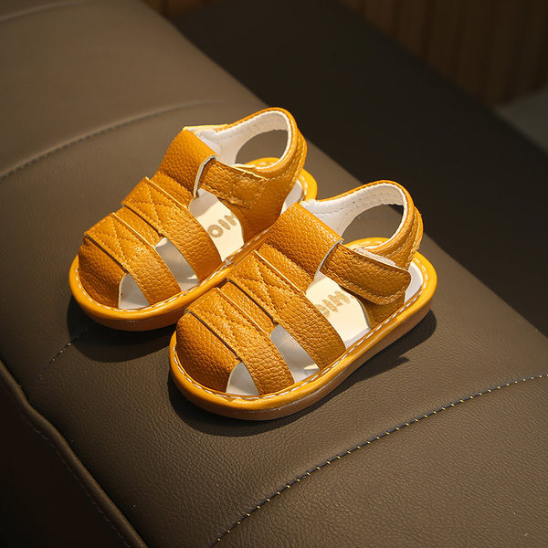 Sandale pentru bebelusi din piele ecologica cu plasture si talpa moale