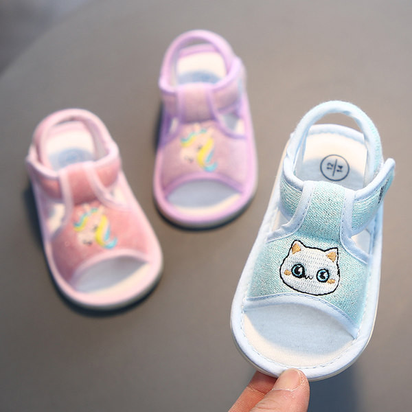 Sandale pentru bebeluși cu broderie și bandă