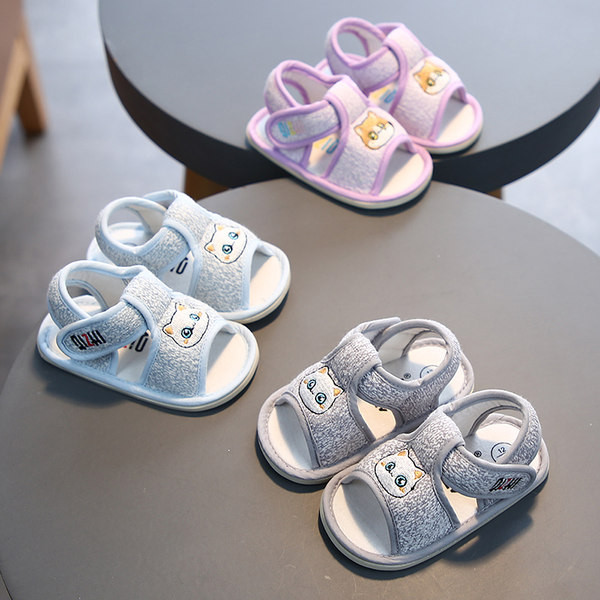 Sandale pentru bebeluși cu broderie și bandă