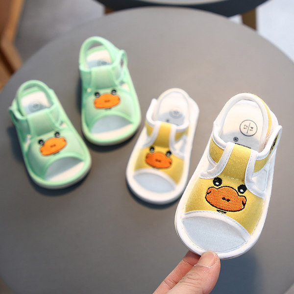 Sandale pentru bebeluși cu broderie și bandă