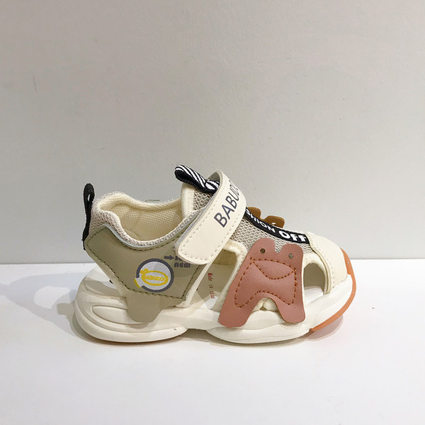 Model nou de pantofi pentru bebeluși cu petice și inscripție