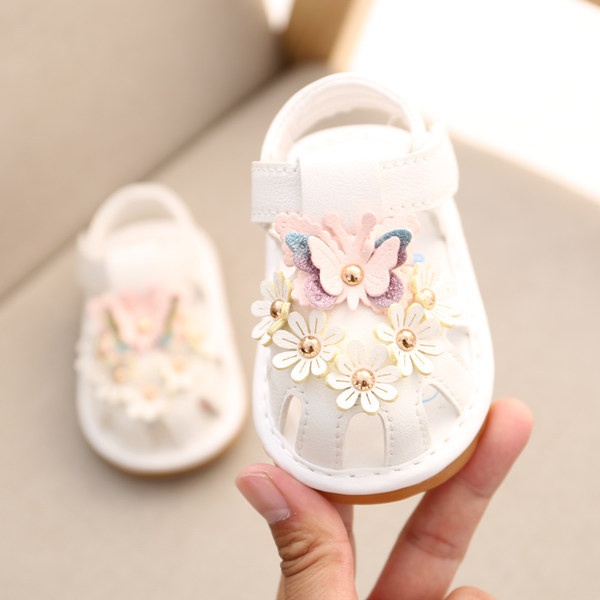 Sandale pentru bebeluși cu elemente 3D flori-pentru fete