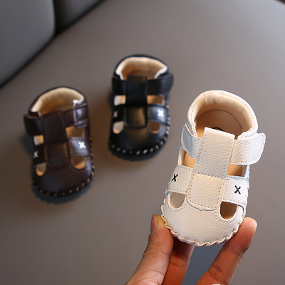 Бебешки обувки от еко кожа с велкро закопчаване