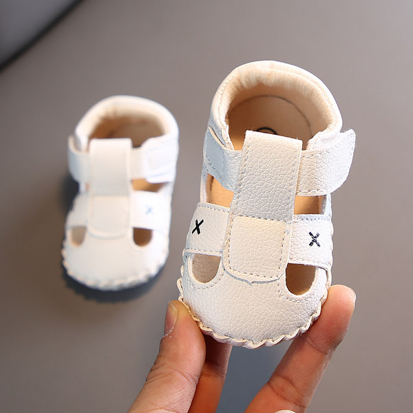 Pantofi pentru bebelusi din piele ecologica cu inchidere cu velcro
