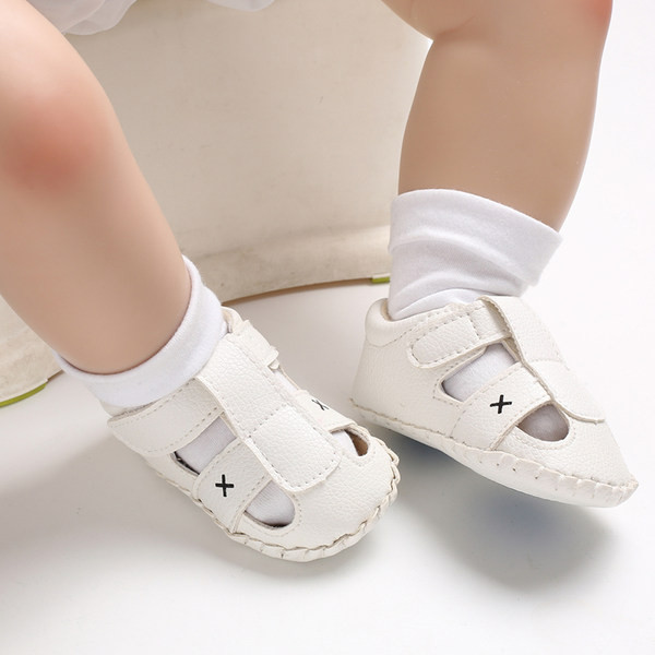 Pantofi pentru bebelusi din piele ecologica cu inchidere cu velcro