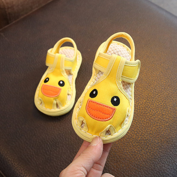 Model nou de sandale textile pentru bebelusi cu banda