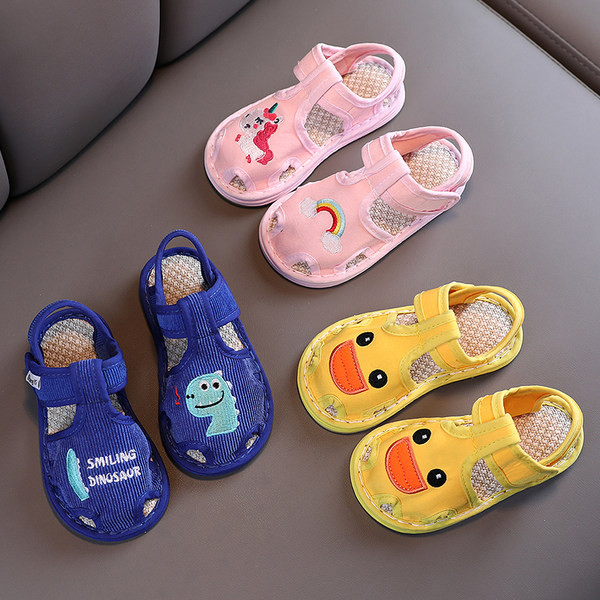 Model nou de sandale textile pentru bebelusi cu banda