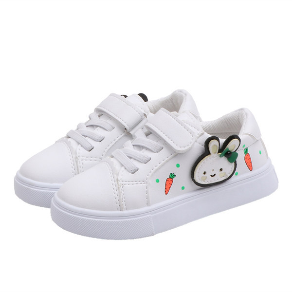 Model nou de pantofi din piele pentru bebeluși cu element 3D și autocolante