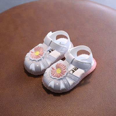 Sandale bebelusi cu talpa moale perle si broderie