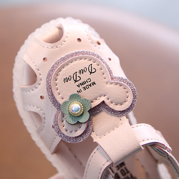 Sandale bebelusi cu talpa moale perle si broderie