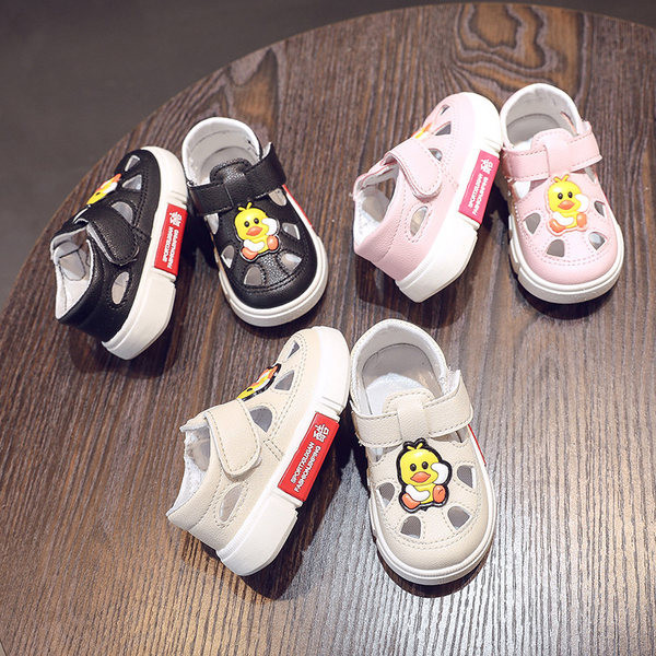 Model nou de sandale pentru bebelusi din imitatie de piele cu talpa plata