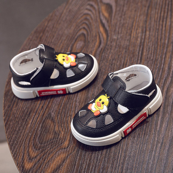 Model nou de sandale pentru bebelusi din imitatie de piele cu talpa plata