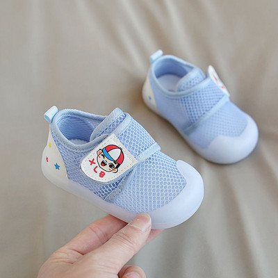 Бебешки мрежести обувки с гумена подметка и лепенки