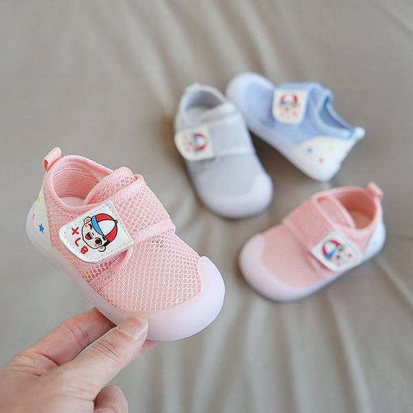 Бебешки мрежести обувки с гумена подметка и лепенки