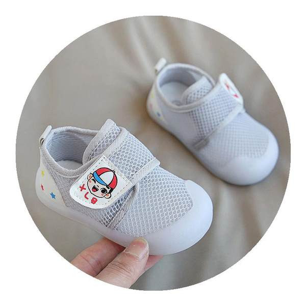 Бебешки мрежести обувки с гумена подметка и лепенки