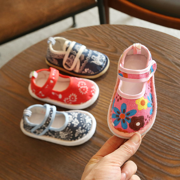 Pantofi bebelusi pentru fete si baieti - mai multe modele