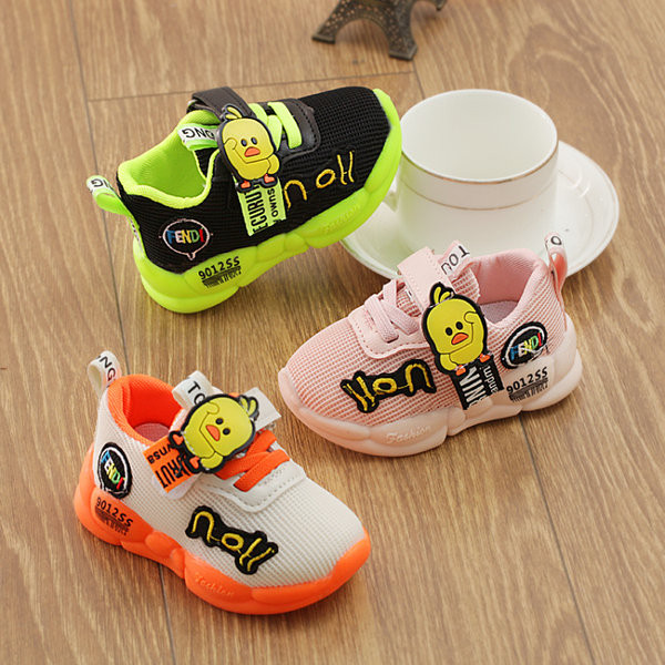 Model nou de adidasi bebe cu broderie pentru fete