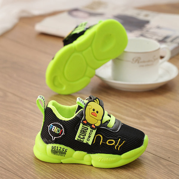 Model nou de adidasi bebe cu broderie pentru fete