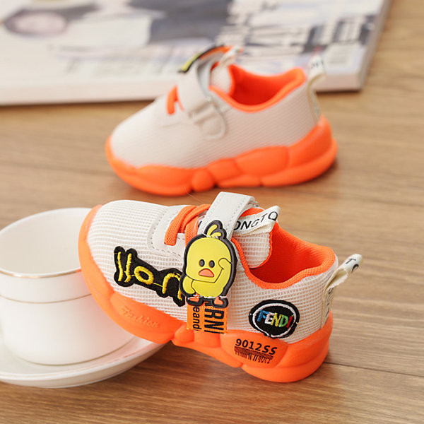 Model nou de adidasi bebe cu broderie pentru fete