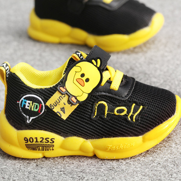 Model nou de adidasi bebe cu broderie pentru fete