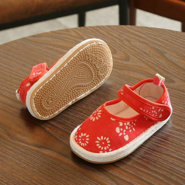 Pantofi pentru bebelusi cu autocolant pentru fete