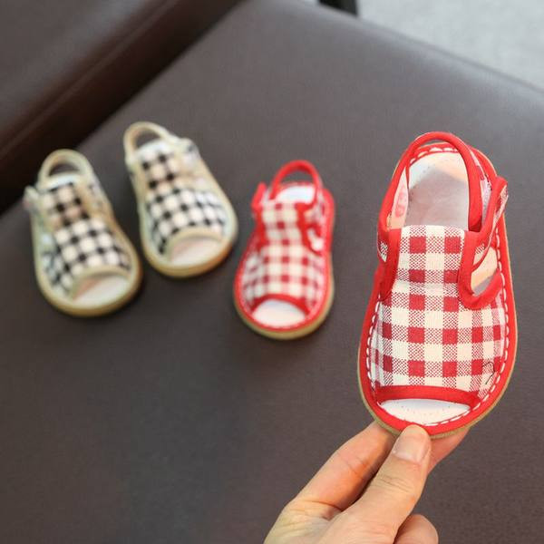 Pantofi pentru bebelusi cu talpa moale - mai multe modele