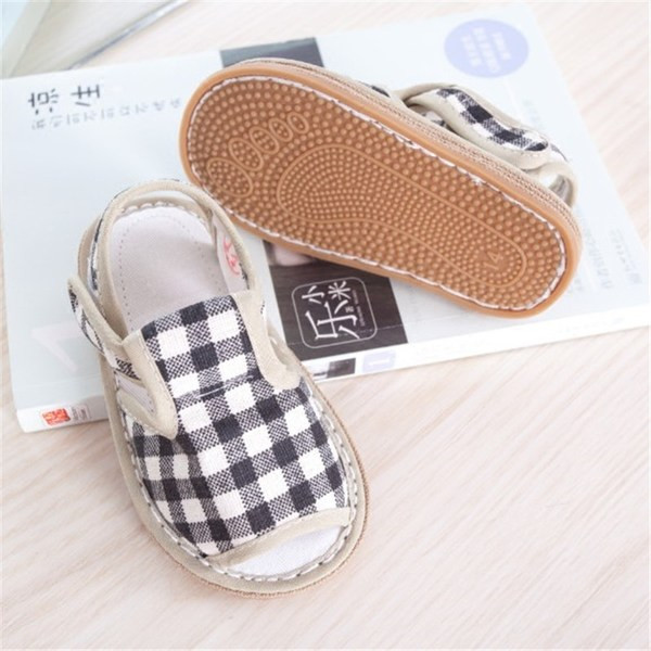 Pantofi pentru bebelusi cu talpa moale - mai multe modele