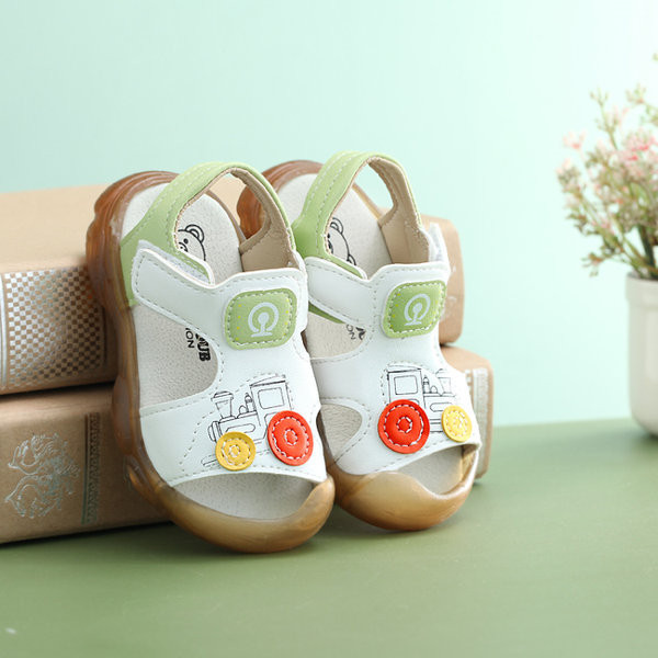 Model nou de sandale din piele pentru bebelusi cu talpa moale