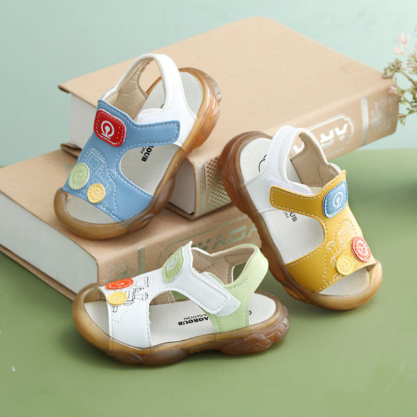 Model nou de sandale din piele pentru bebelusi cu talpa moale