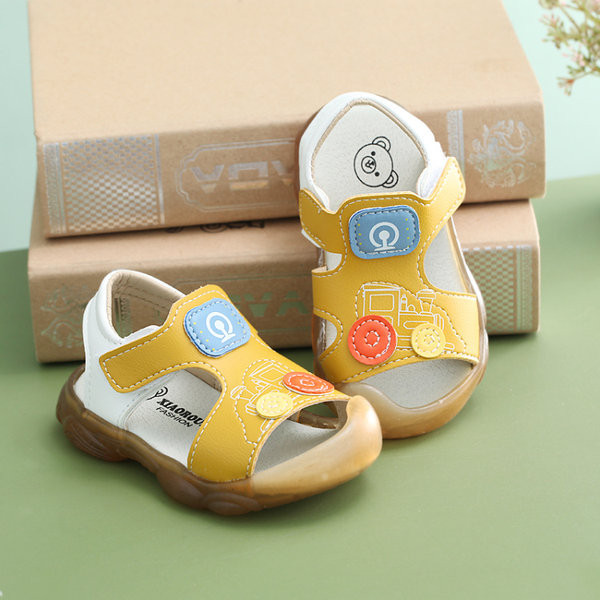 Model nou de sandale din piele pentru bebelusi cu talpa moale