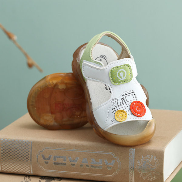 Model nou de sandale din piele pentru bebelusi cu talpa moale