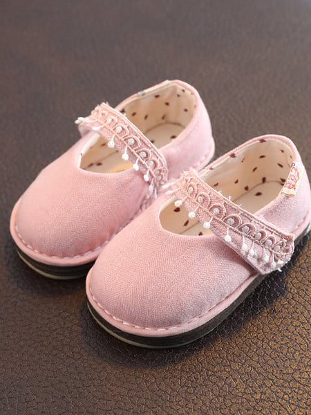 Бебешки текстилни обувки с цветни апликации