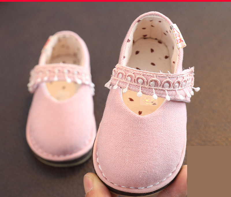 Pantofi textile pentru bebelusi cu aplicatii colorate