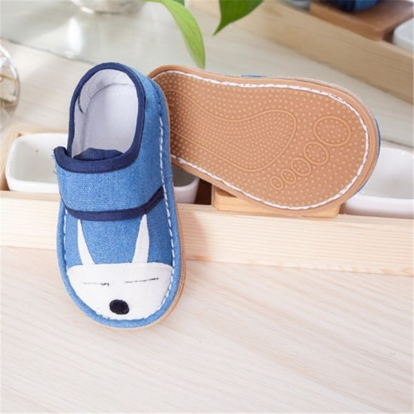 Pantofi pentru bebelusi cu broderie si autocolant