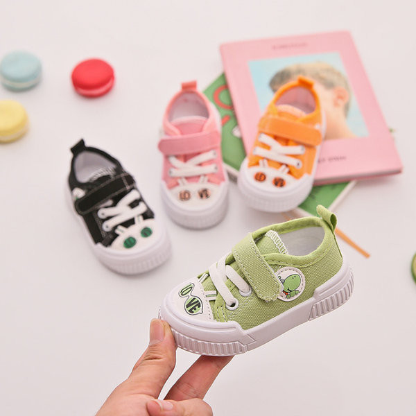 Tenisi moderni pentru bebelusi cu talpa plate – potriviti pentru fete sau baieti