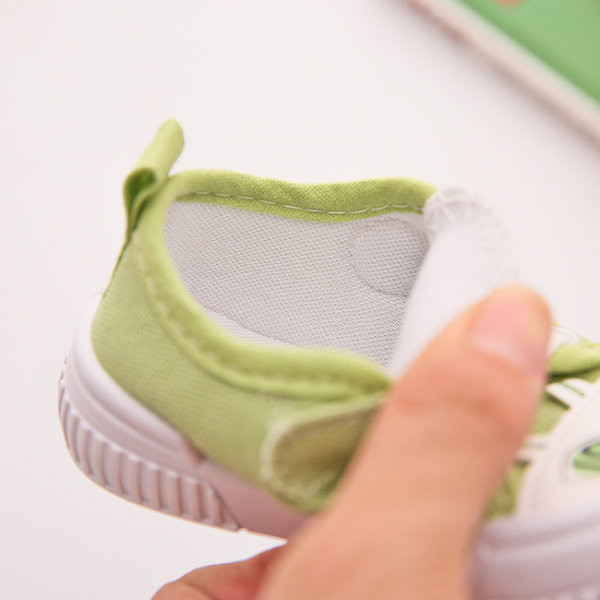 Tenisi moderni pentru bebelusi cu talpa plate – potriviti pentru fete sau baieti