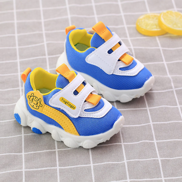 Adidași sport pentru bebeluși cu autocolant pentru fete sau băieți