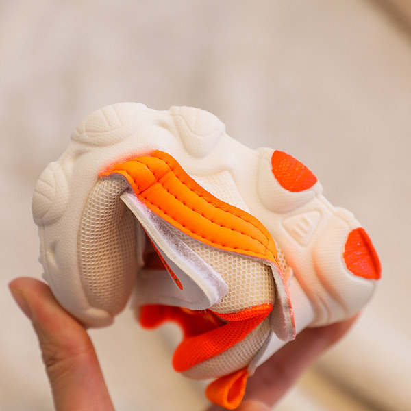 Adidași sport pentru bebeluși cu autocolant pentru fete sau băieți