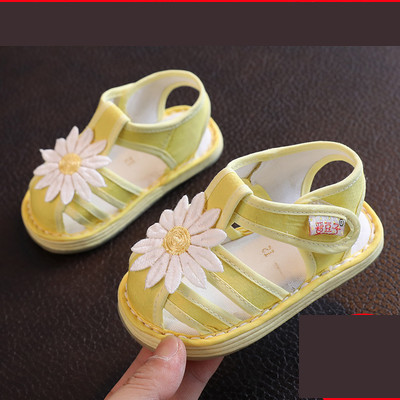 Sandale pentru bebelusi cu broderie si aplicatie