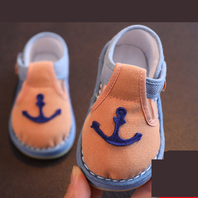 Sandale pentru bebelusi cu broderie si aplicatie