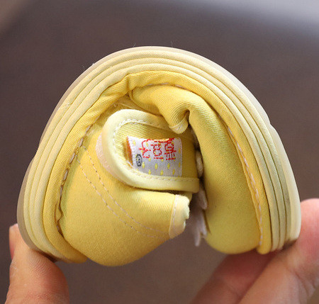 Sandale textile de primăvară din material textil și autocolante