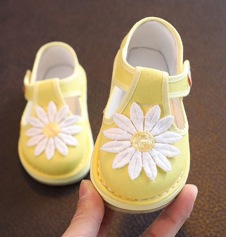 Sandale textile de primăvară din material textil și autocolante