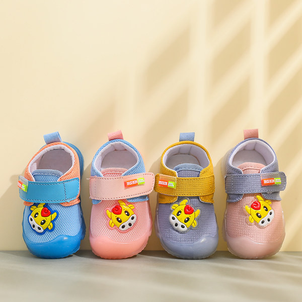 Pantofi casual pentru bebelusi cu emblema si talpa moale