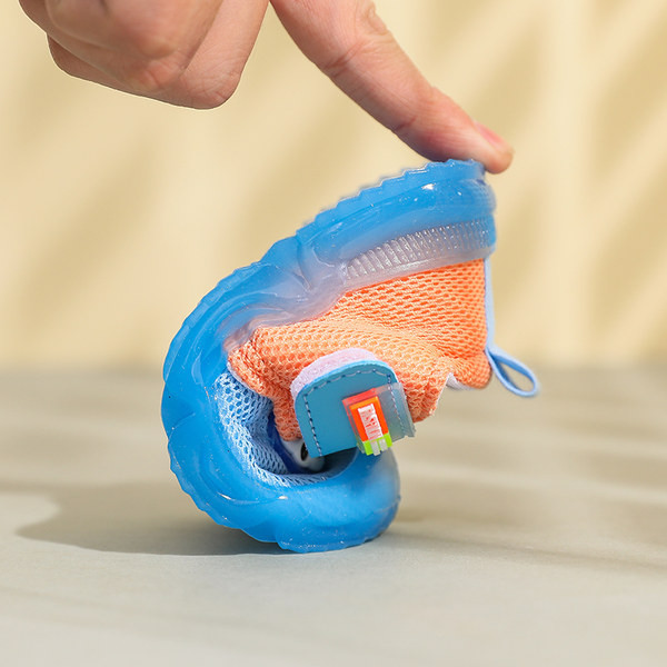 Pantofi casual pentru bebelusi cu emblema si talpa moale