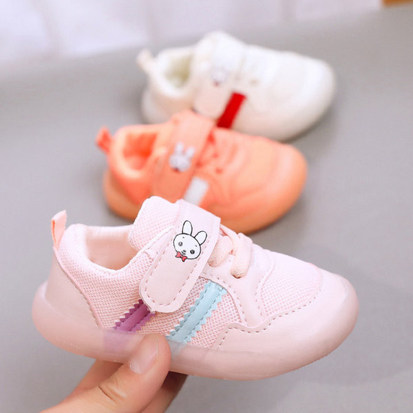 Model nou de adidasi bebelusi pentru fete cu talpa moale