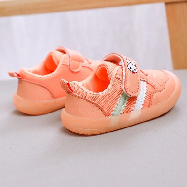 Model nou de adidasi bebelusi pentru fete cu talpa moale