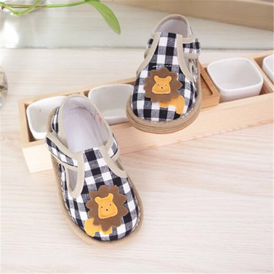 Pantofi pentru bebelusi cu autocolante - mai multe modele